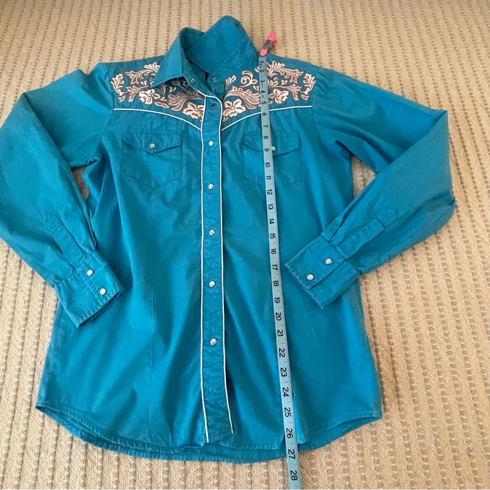 Women's Blue Embroidered Pearl Snap Long Sleeve Western Shirt - Size: Medium - Picture 7 of 9